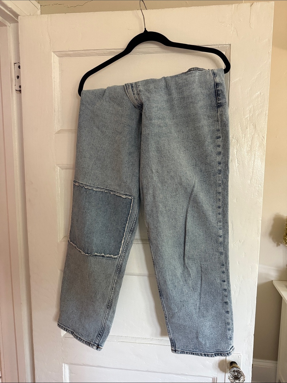 Abercrombie light  Wash Patch Detail Straight Leg Jeans